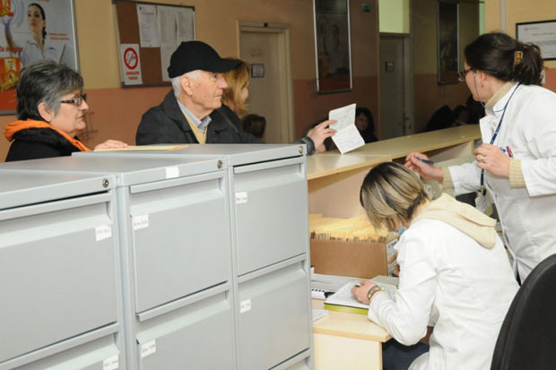 Доктори у РС дуго раде на црно