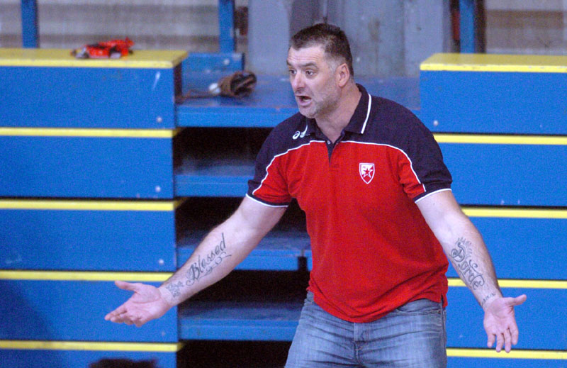 Нерешемо у рукометном дербију, Перуничић раздвајао играче Звезде и Партизана