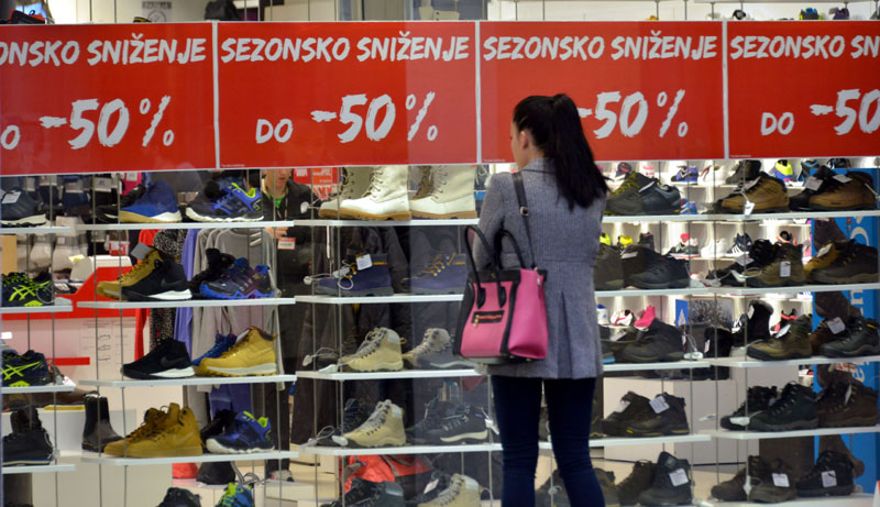 Попуст у излогу а скупо на каси