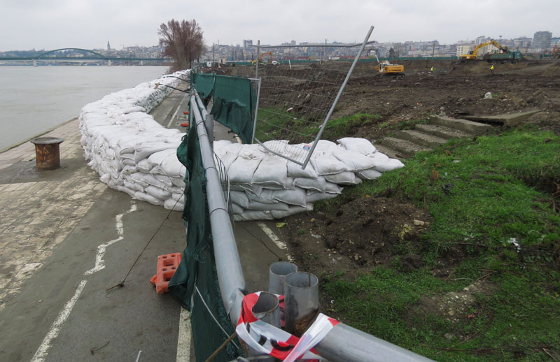 И џакови чувају Београд на води