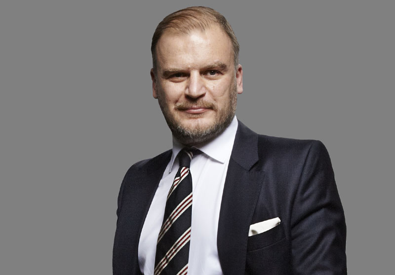 Сателит испред кабла