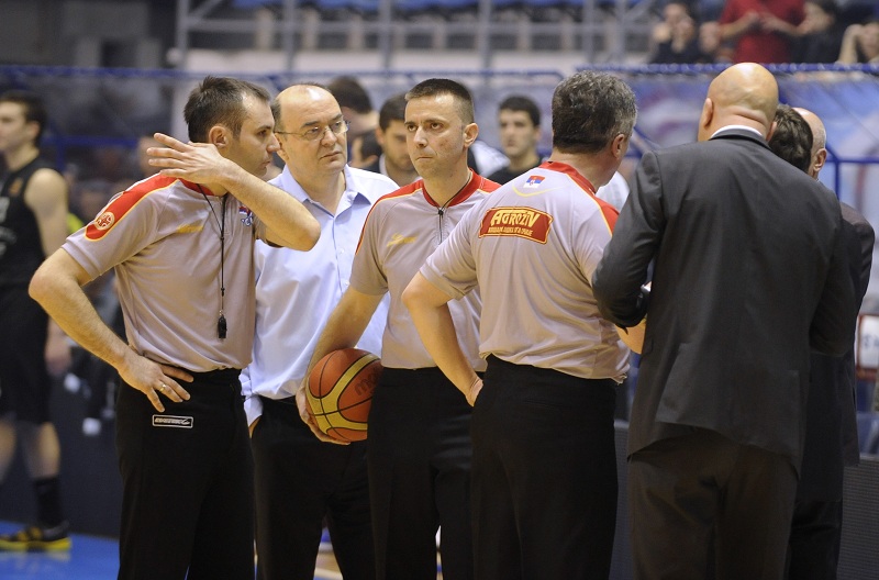 Скандал на утакмици Слога - Војводина: Ударен судија Мажић