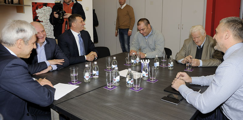 Опозиција далеко од  једне  листе