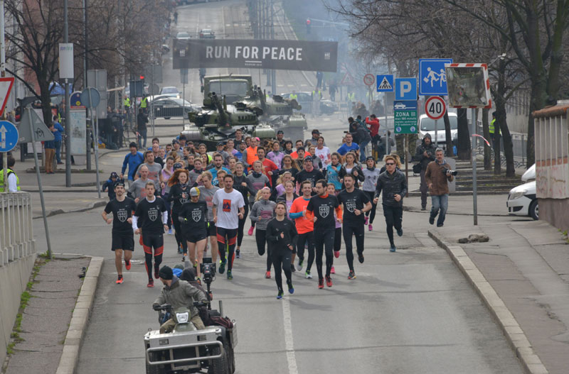ВИДЕО: Београђани бежали од тенкова
