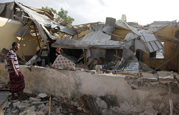 Бомбашки напади у Сомалији,  30 мртвих