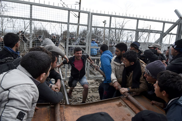 Сузавац и каменице на Ђевђелији, мигранти пробили ограду