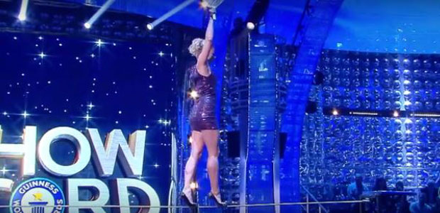 Рускиња хода по жици у штиклама (ВИДЕО)