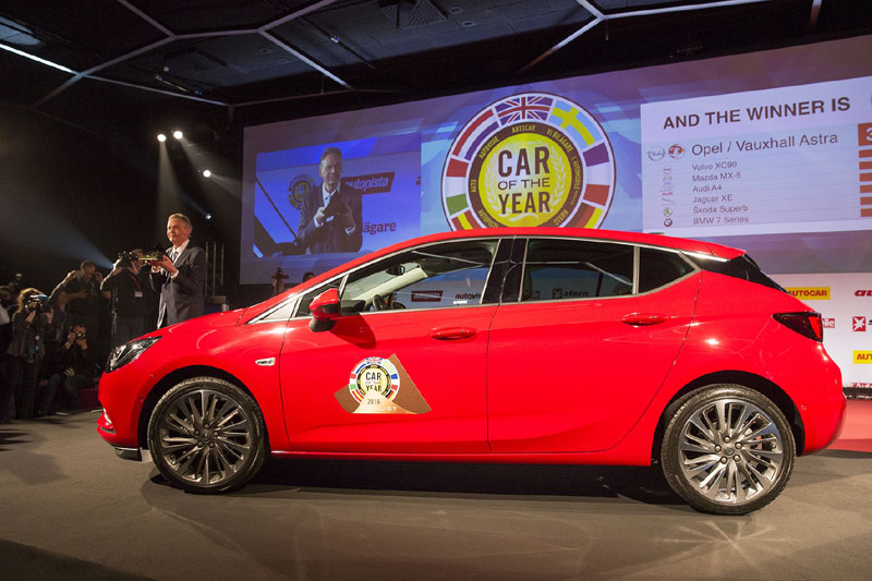 Опел Астра ауто године на сајму аутомобила у Женеви