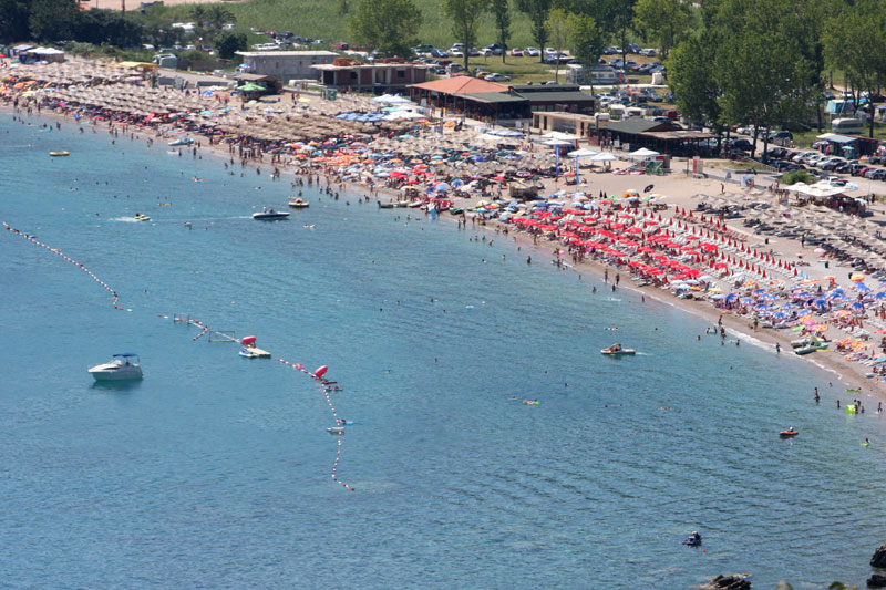 Будванска ривијера: Багери и рат око плажа