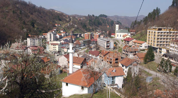 У посету Сребреницу требало да путује само екипа стручњака, посета одложена из техничких разлога