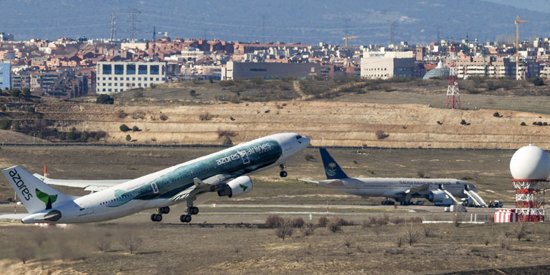 Евакуисани путници из авиона на линији Мадрид - Ријад