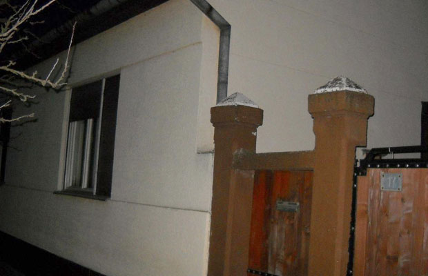 ХОРОР КОД СОМБОРА: Старац изгорео у кући, тело пронађено везано жицом и избодено ножем