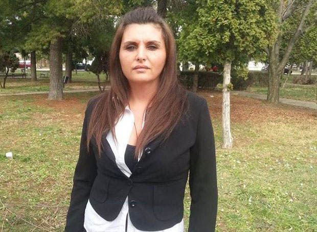 Телефонирајући задужила Дом