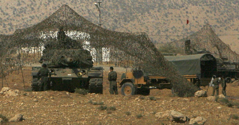 ЖЕСТОКЕ БОРБЕ У СИРИЈИ: Ракетирани турски тенкови, један војник погинуо, тројица рањена (ВИДЕО)