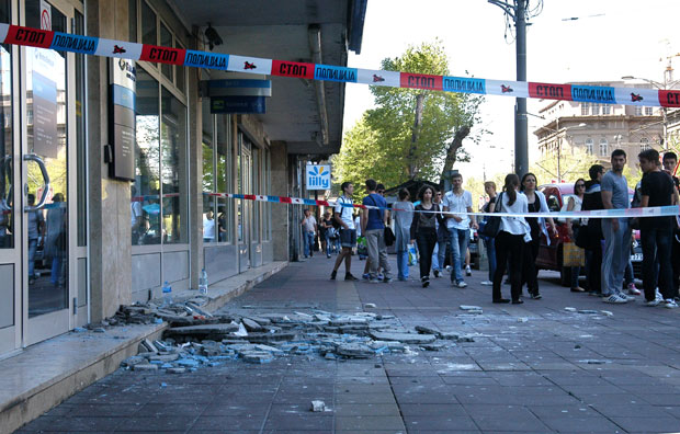 Банке саме крече фасаду, а грађани са општинама