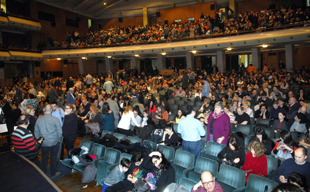 Одложен почетак мјузикла Спамалот: Протест због дуплих карата