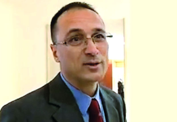 Отказ првом обавештајцу