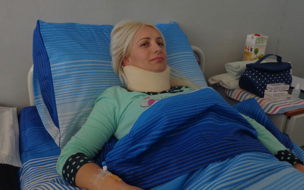 Повређена сестра спасла бебу