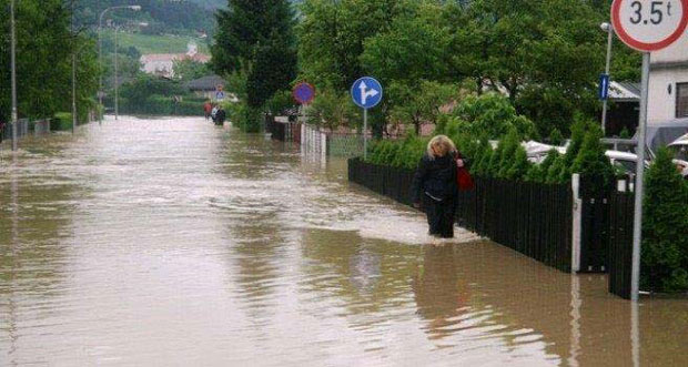Поплављени у БиХ још чекају милионе