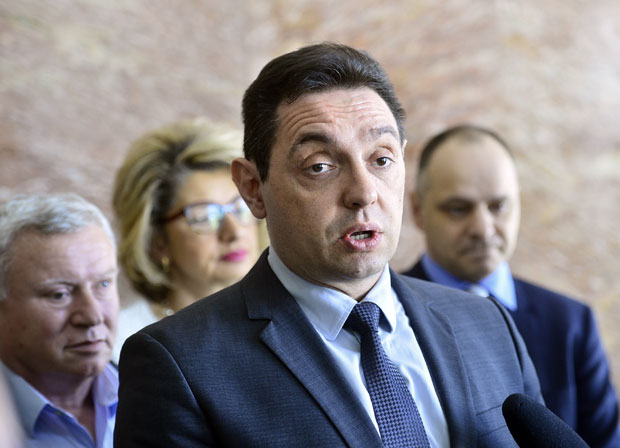 Вулин: Хашки трибунал не треба да изриче пресуду Шешељу