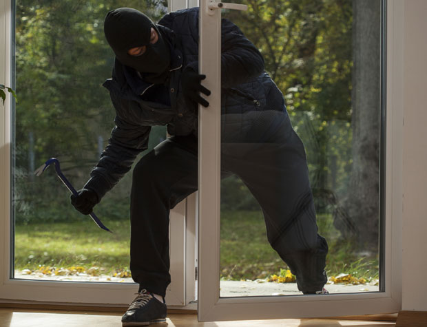 Разбојништво у Трстенику: Са фантомком у пљачку