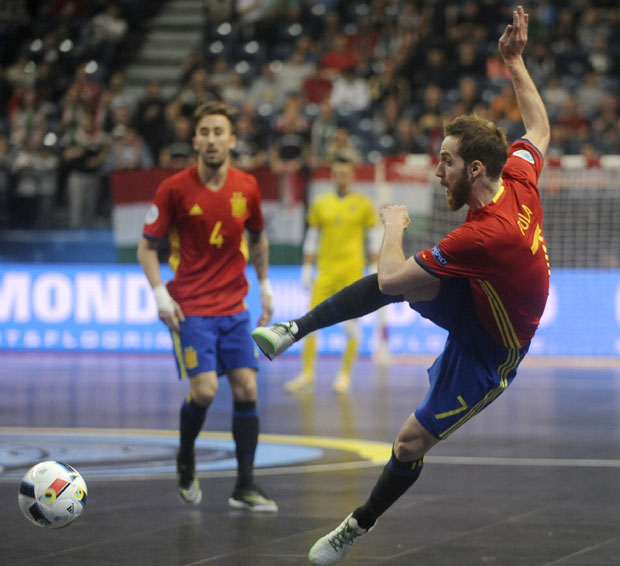 Запад против Истока води са 8:1