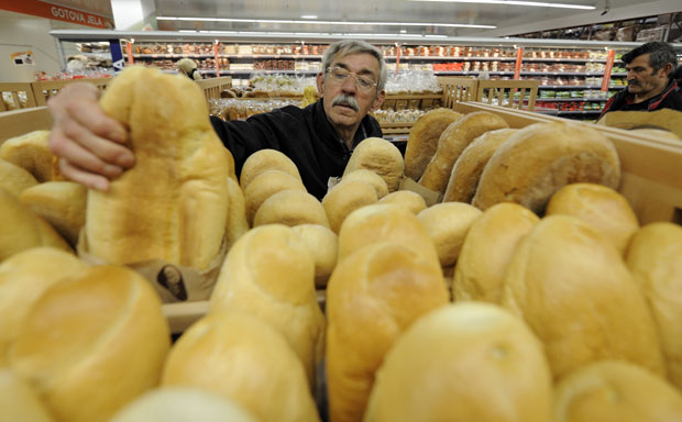 Срби једу све мање хлеба