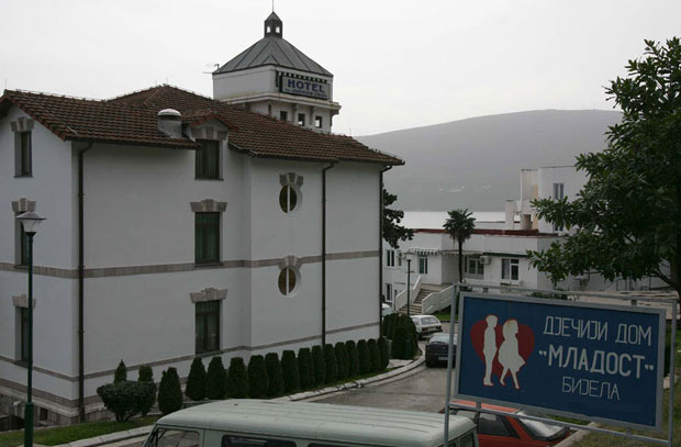 Тетка више брине од мајке