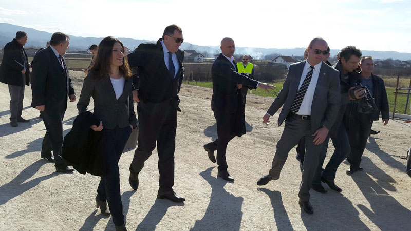 Ауто-путем од јуна