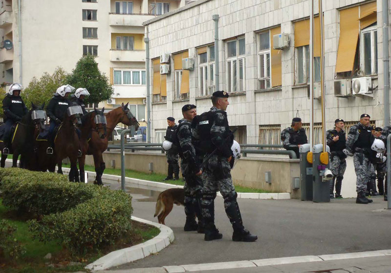 ЦГ: У рововима Катнић и Стојановић