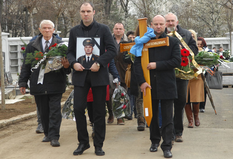 Сента сахрањен уз звуке полицијског оркестра