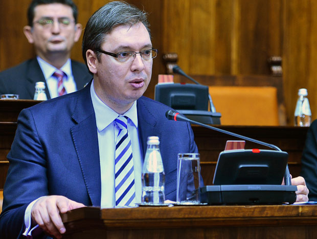 Вучић: Угљанин да не враћа Србију у прошлост