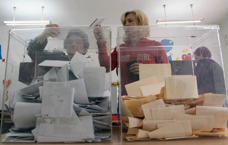 СНС у недељу предаје листу