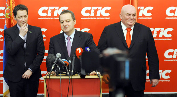 Дачићеви јуре пола милиона