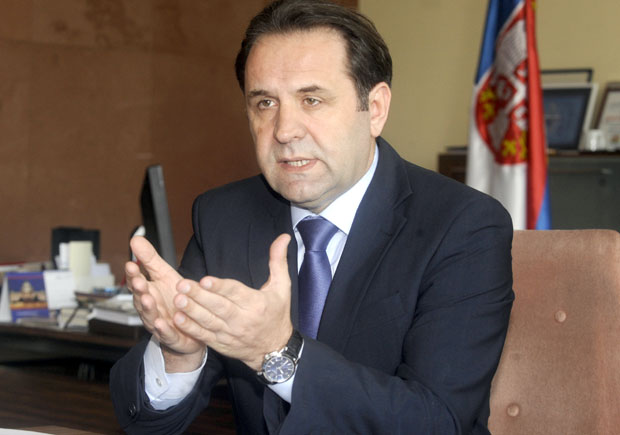 ШПИЈУНКА: Лифтом до савеза