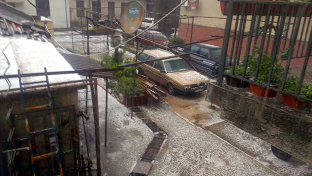 Град накратко забелео улице Подгорице, црвени метео аларм