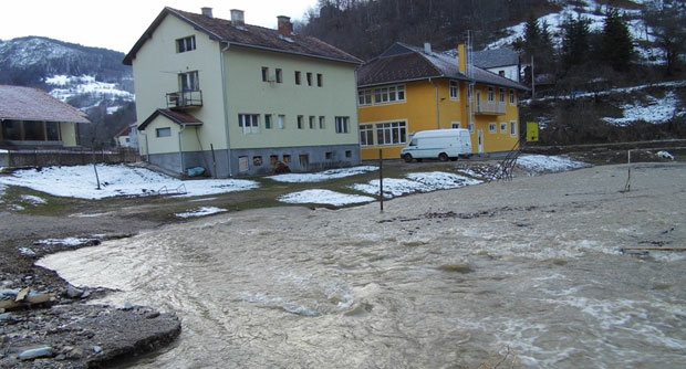 Река однела трогодишње дете код Србице, расте водостај Јужне и Биначке Мораве