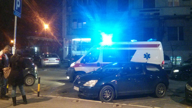 Волонтера Општине Врачар исекли маказама