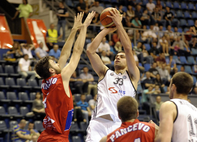 Безбрадица прешао у Варезе