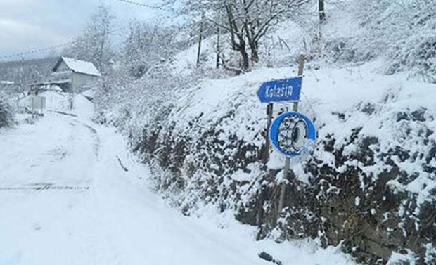Спасени из дубоког снега