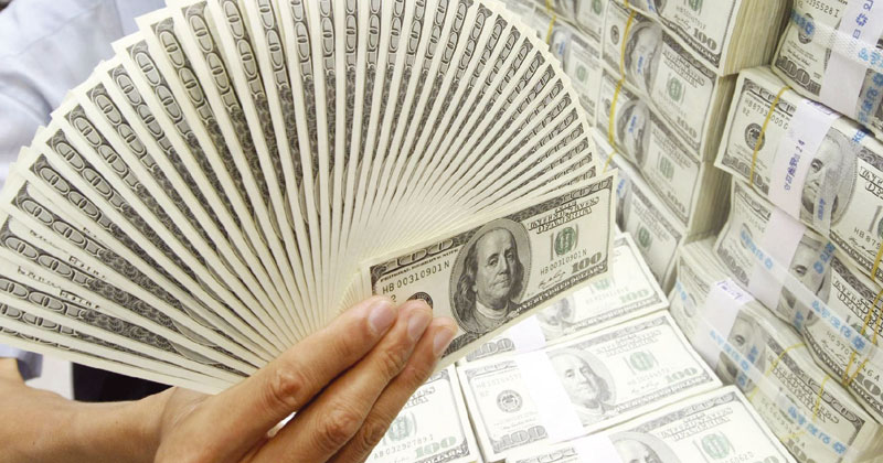 Испод камина пронашао 38.000 долара