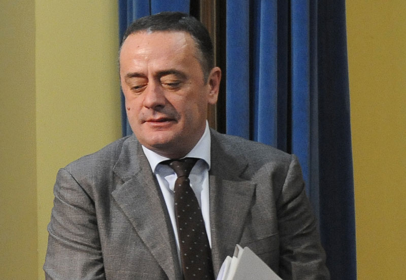 ШПИЈУНКА: Мука око потписа