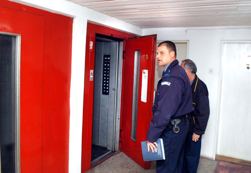 Просечни лифт стар 41 годину!