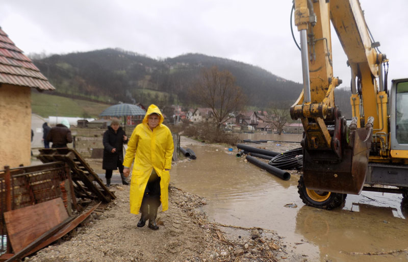 Морава прети гасоводу, Сава пробила део насипа код Шапца!

