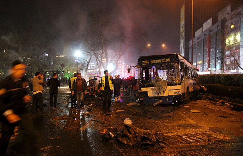 Експлозија аутобомбе у Анкари, најмање 34 мртвих, 125 рањених (ВИДЕО)