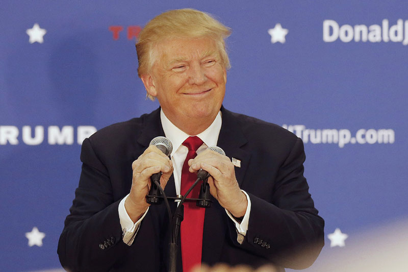 Кошкање Трампових присталица и противника испред његовог скупа