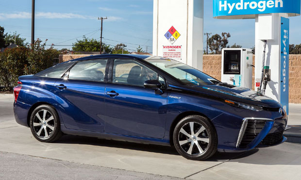 Мираји вози на водоник