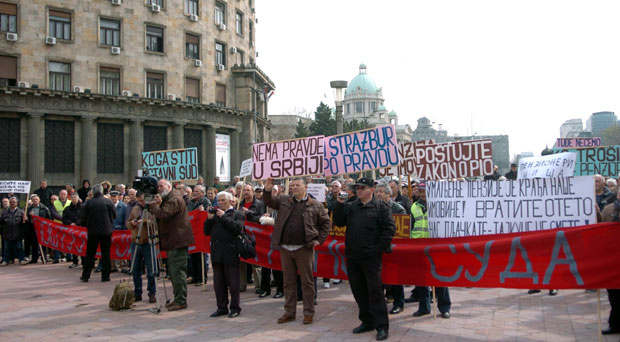 Протест војних пензионера