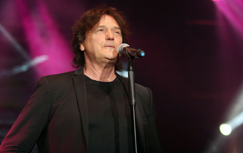 Послушајте како Здравко Чолић пева на немачком (АУДИО)