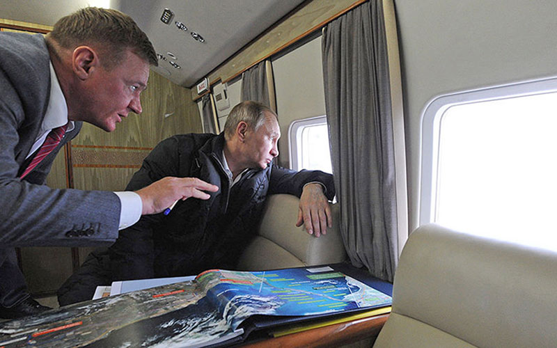 Москва слави, Вашингтон прети